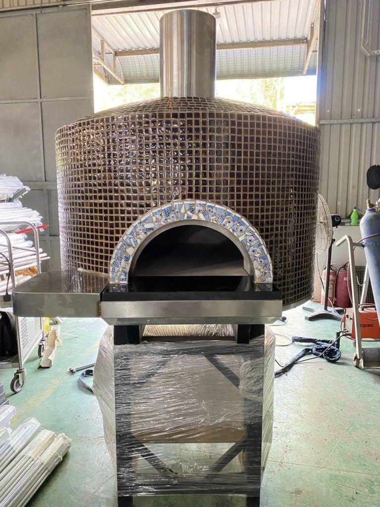 Lò pizza KICA Napoli 120 ốp mosaic cam, nhìn chính diện miệng lò
